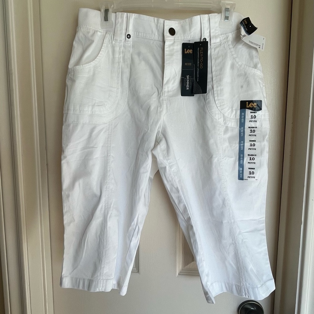 New with tags. Lee skimmers with knit at waist.